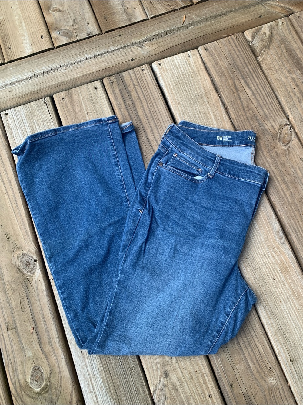 a.n.a Women's Flare Jeans in Classic Blue